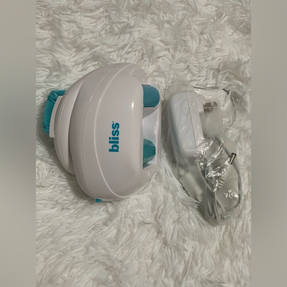 Bliss White and Blue Bath & Body Tool